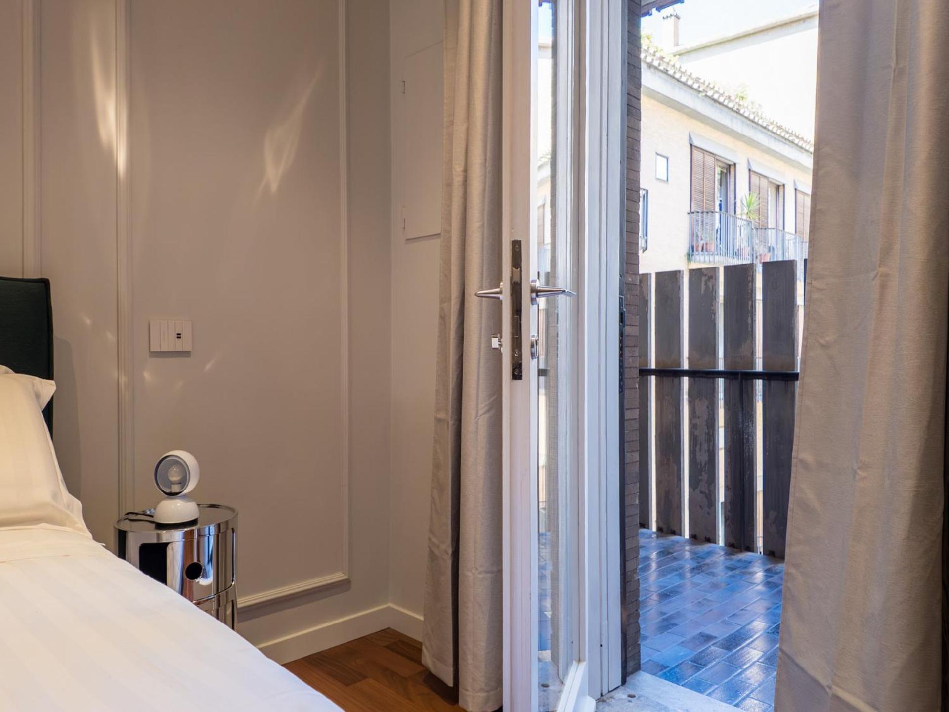 The Rent - Prestigious Multi-bedroom Overlooking St. Peter's * Roma