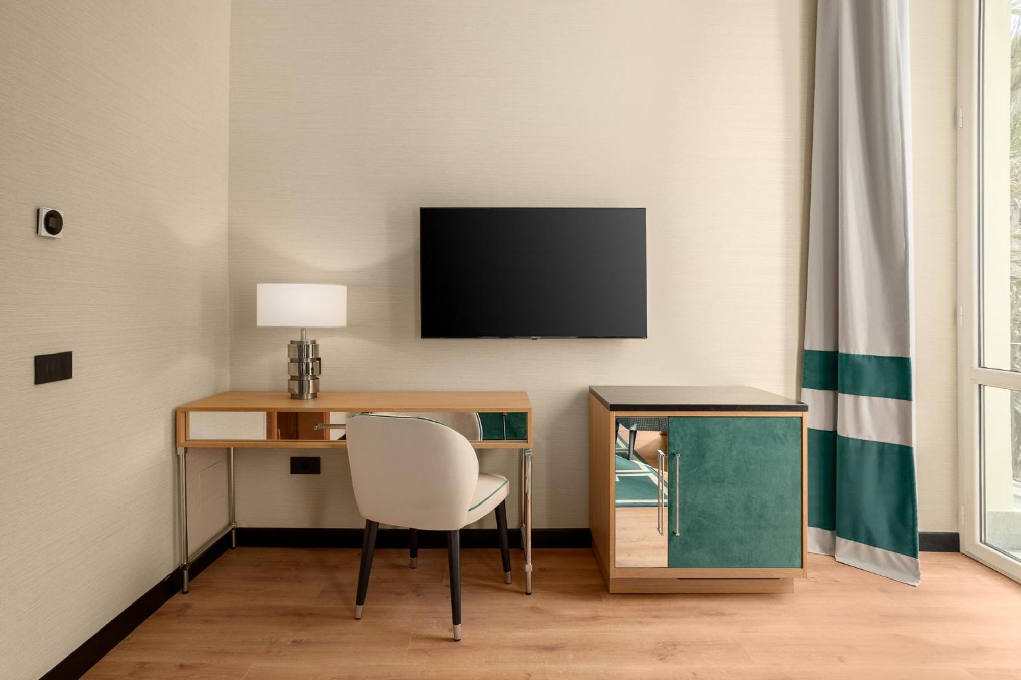Mate Collection Mia, Colosseum Hotel
