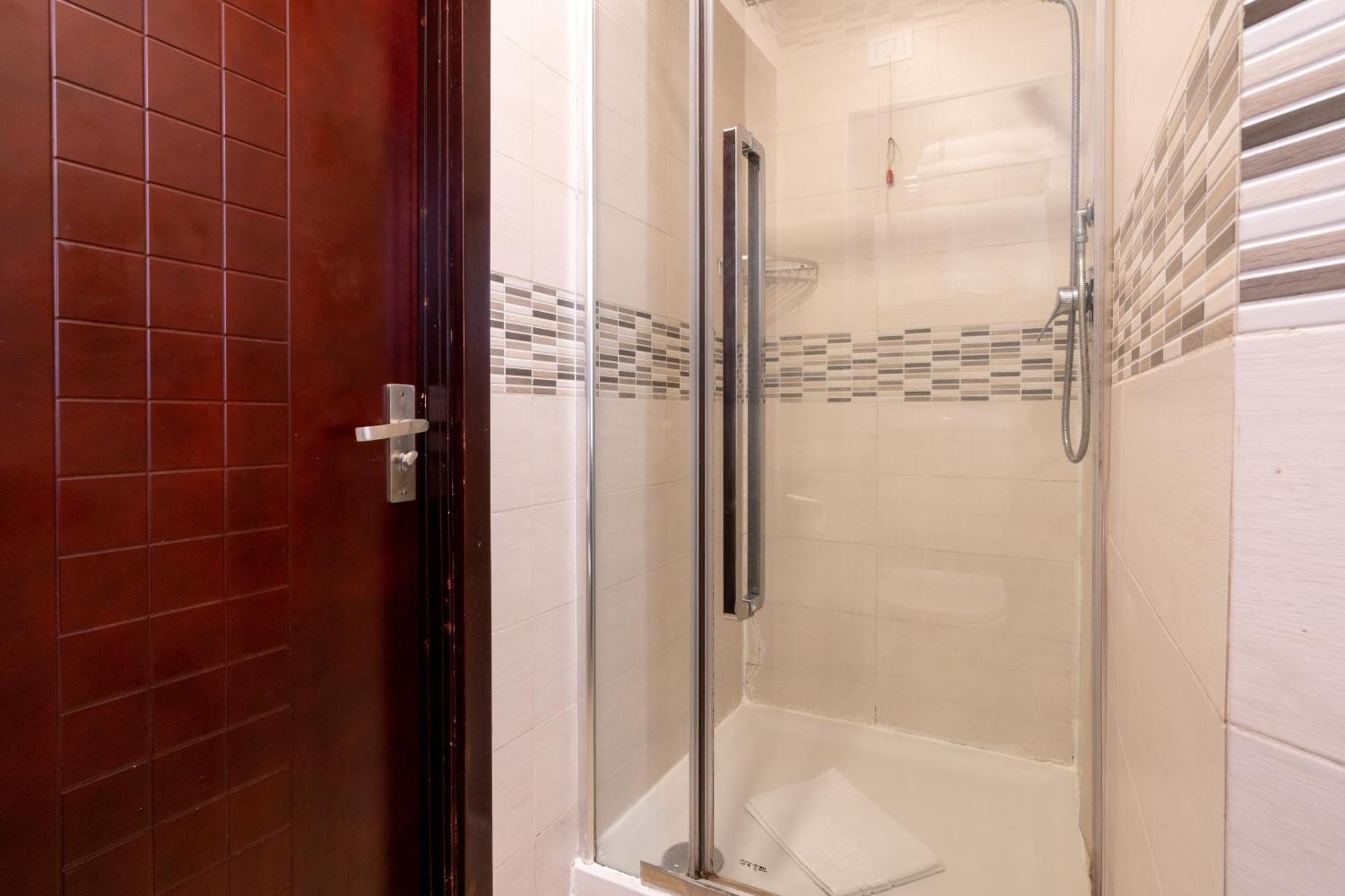 Bed & Breakfast Leoni Di Giada - Close To Station Roma