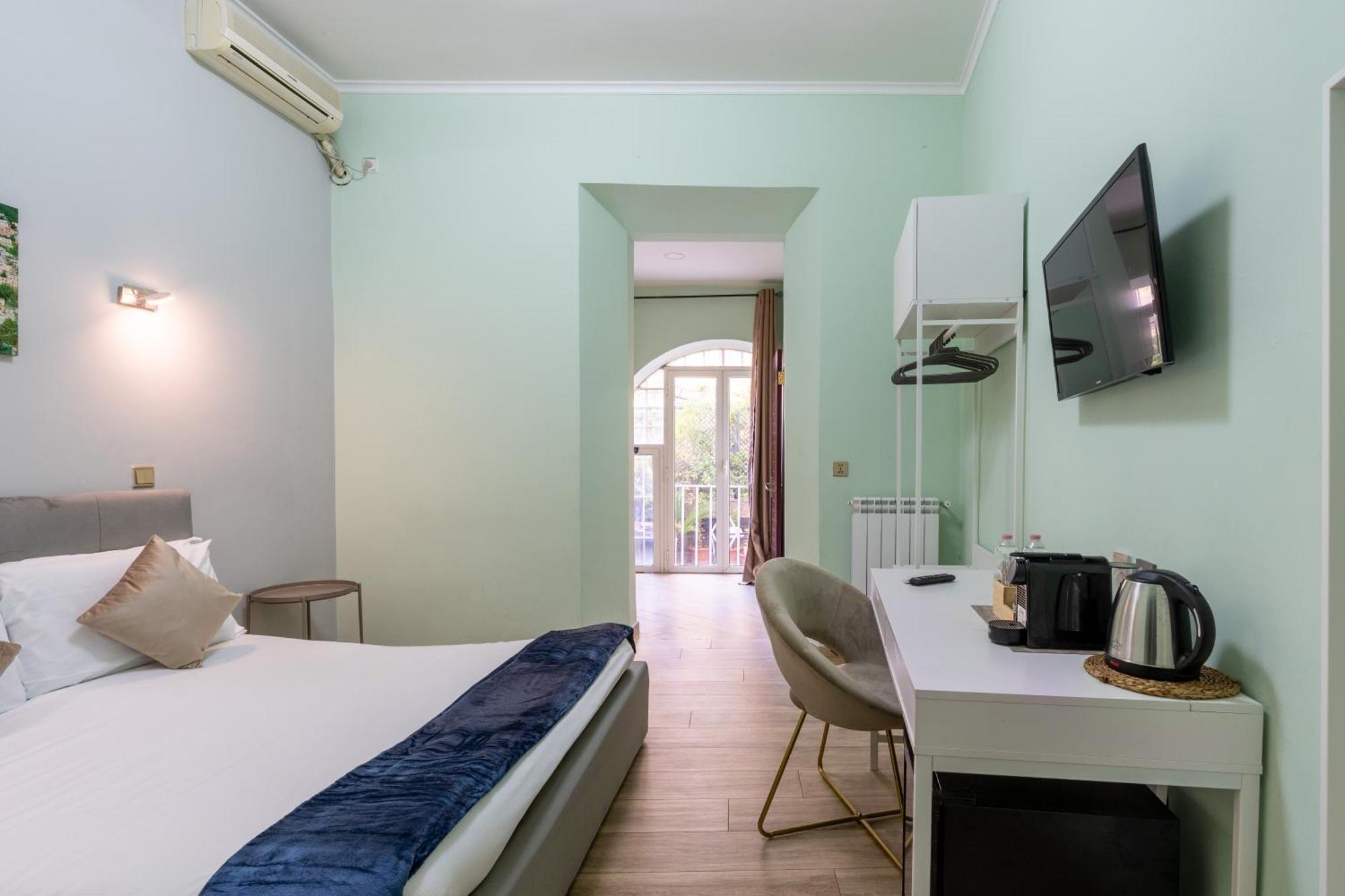 Leoni Di Giada - Close To Station Bed & Breakfast 3*