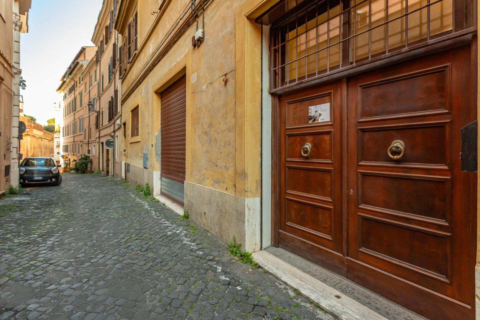 Leilighet Entire Building With 4 Near The Colosseum Roma
