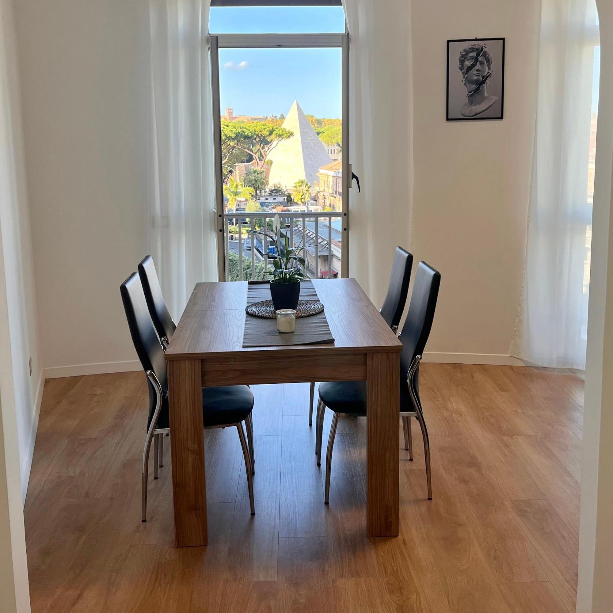 Pyramidhouse - 100mq With View - 2km From The Colosseum Roma