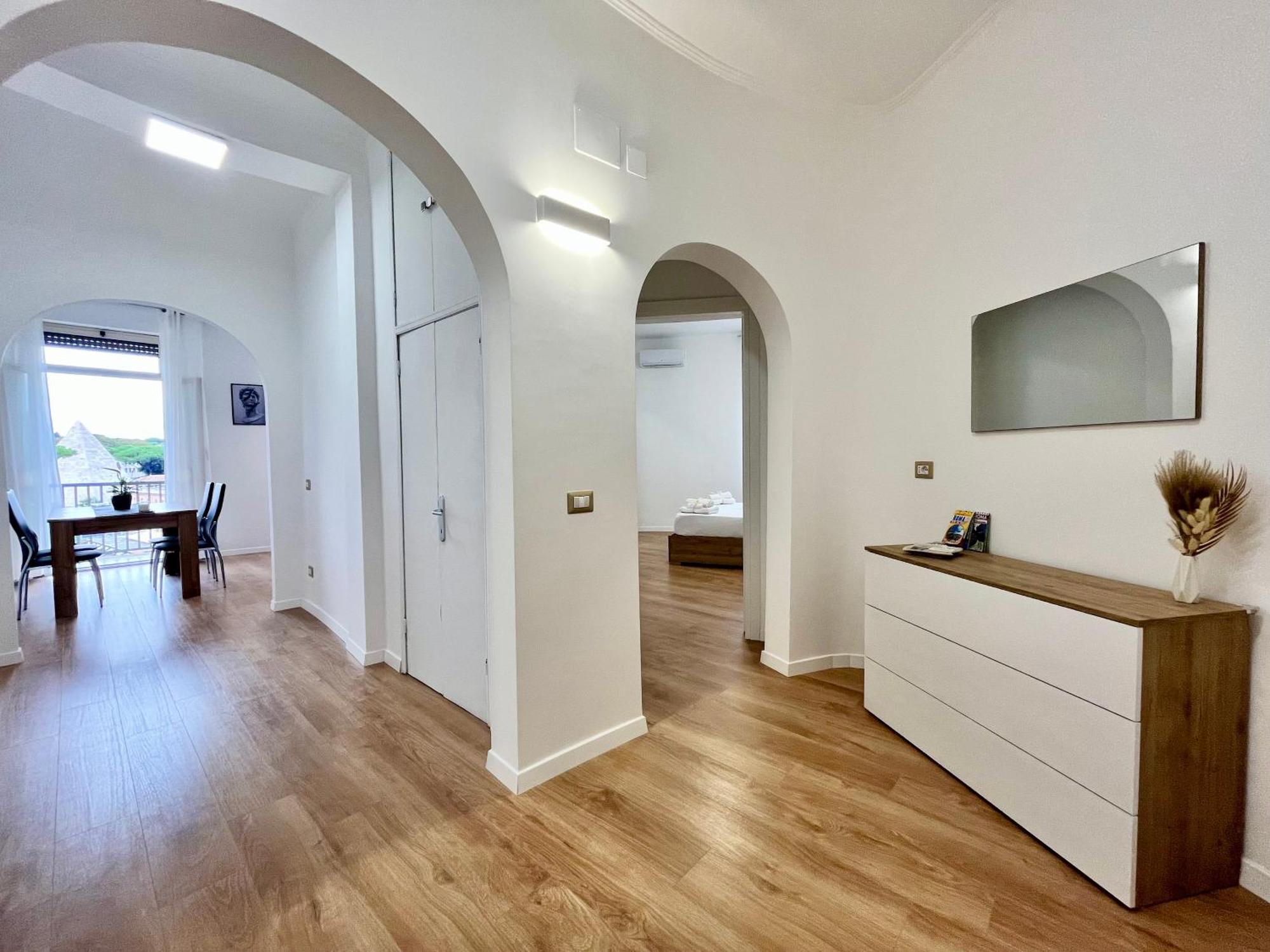 Pyramidhouse - 100mq With View - 2km From The Colosseum Apartamento