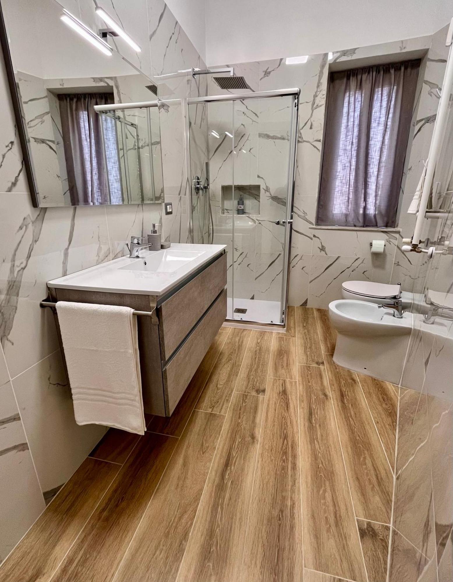 Apartamento Pyramidhouse - 100mq With View - 2km From The Colosseum Roma