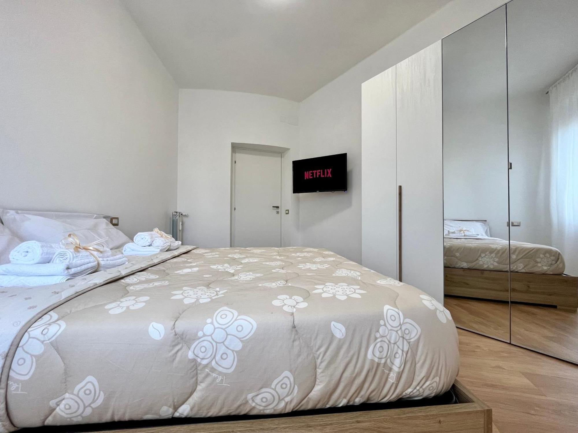 Apartamento Pyramidhouse - 100mq With View - 2km From The Colosseum Roma