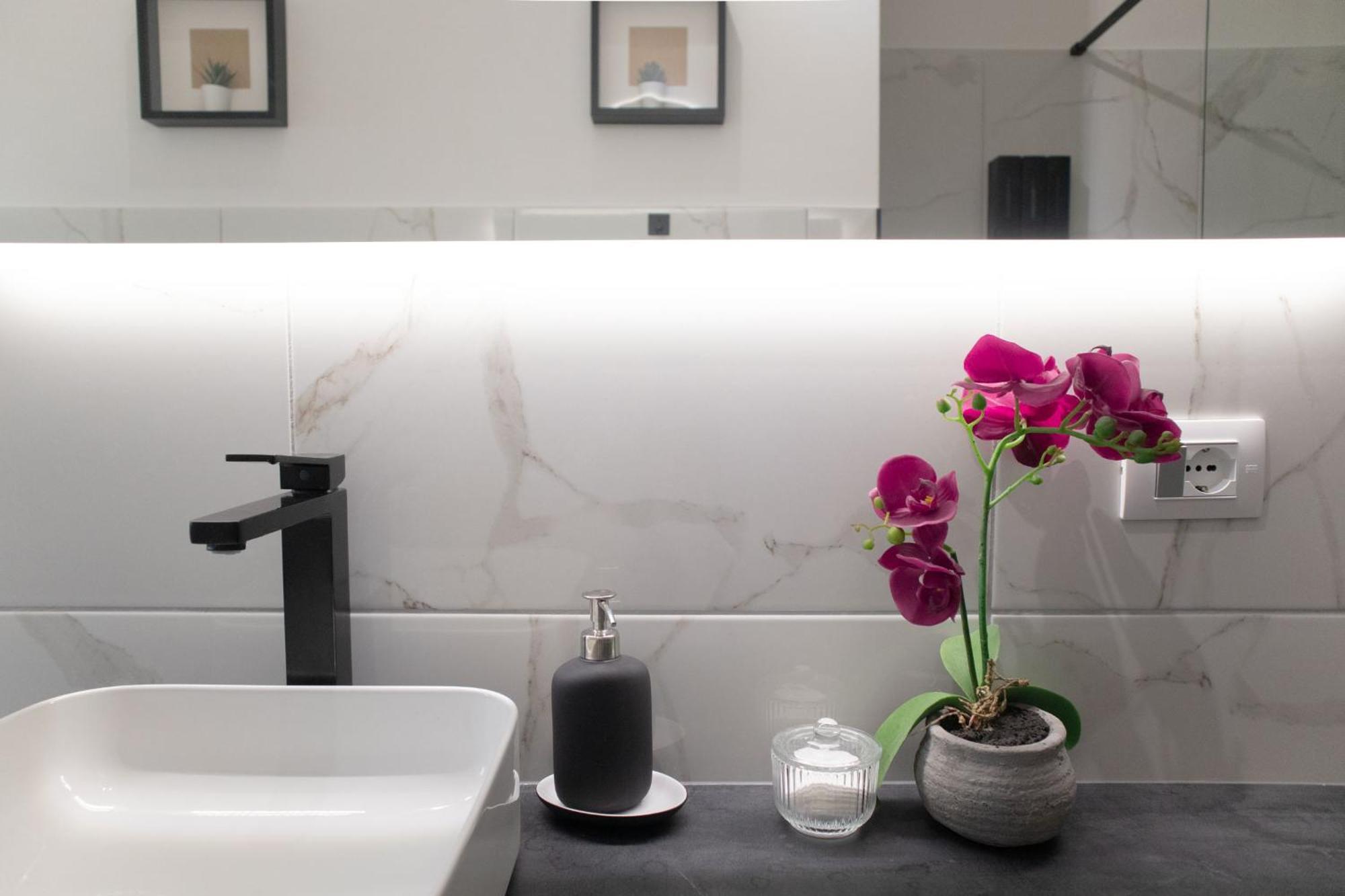 Apartamento Sara's - Modern Near Metro, Perfect For Families And Groups In Roma