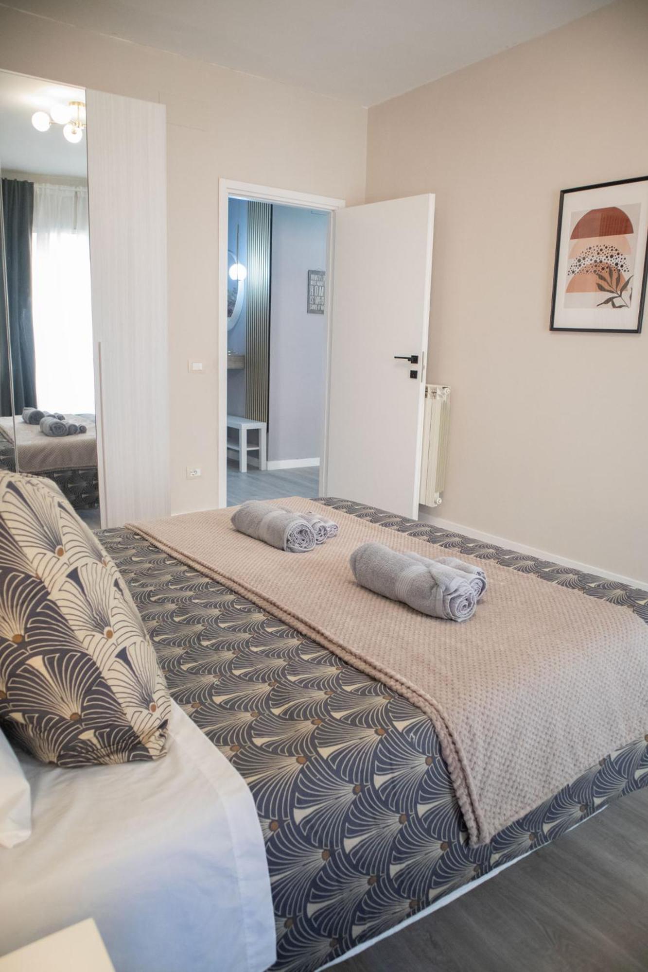 Sara's - Modern Near Metro, Perfect For Families And Groups In Apartamento Roma