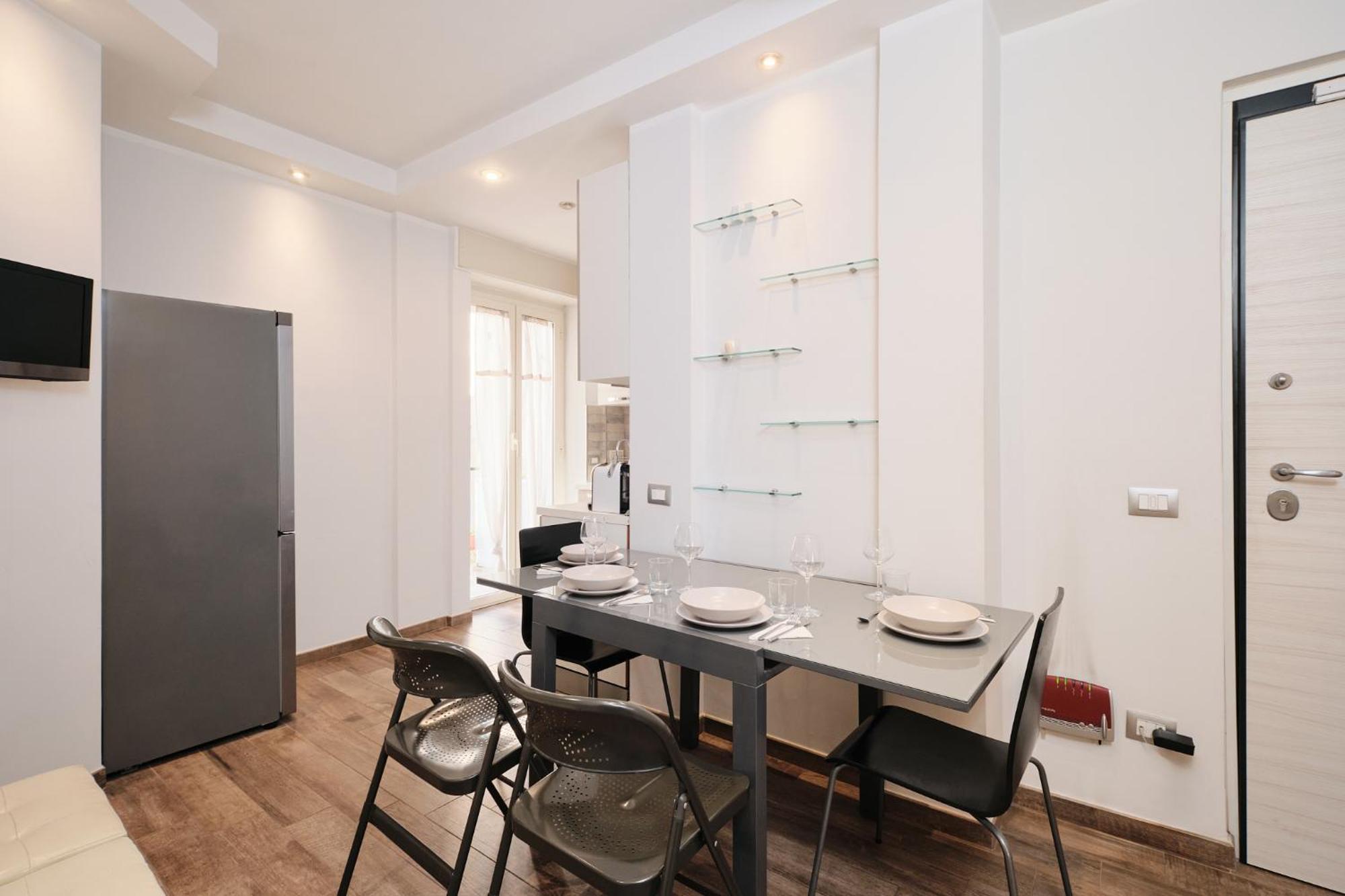 A Few Minutes From The Colosseum - Free Wi-fi & Netflix Roma