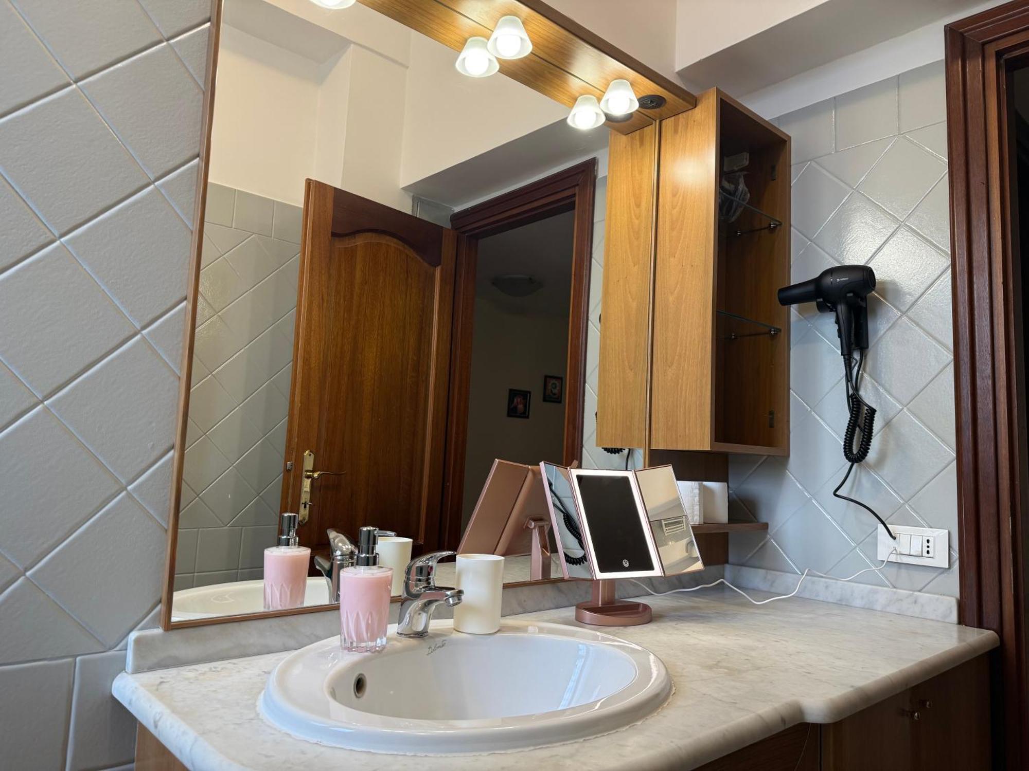 Domi 10 Apartment, Stazione Termini, Via Curtatone 12 Leilighet