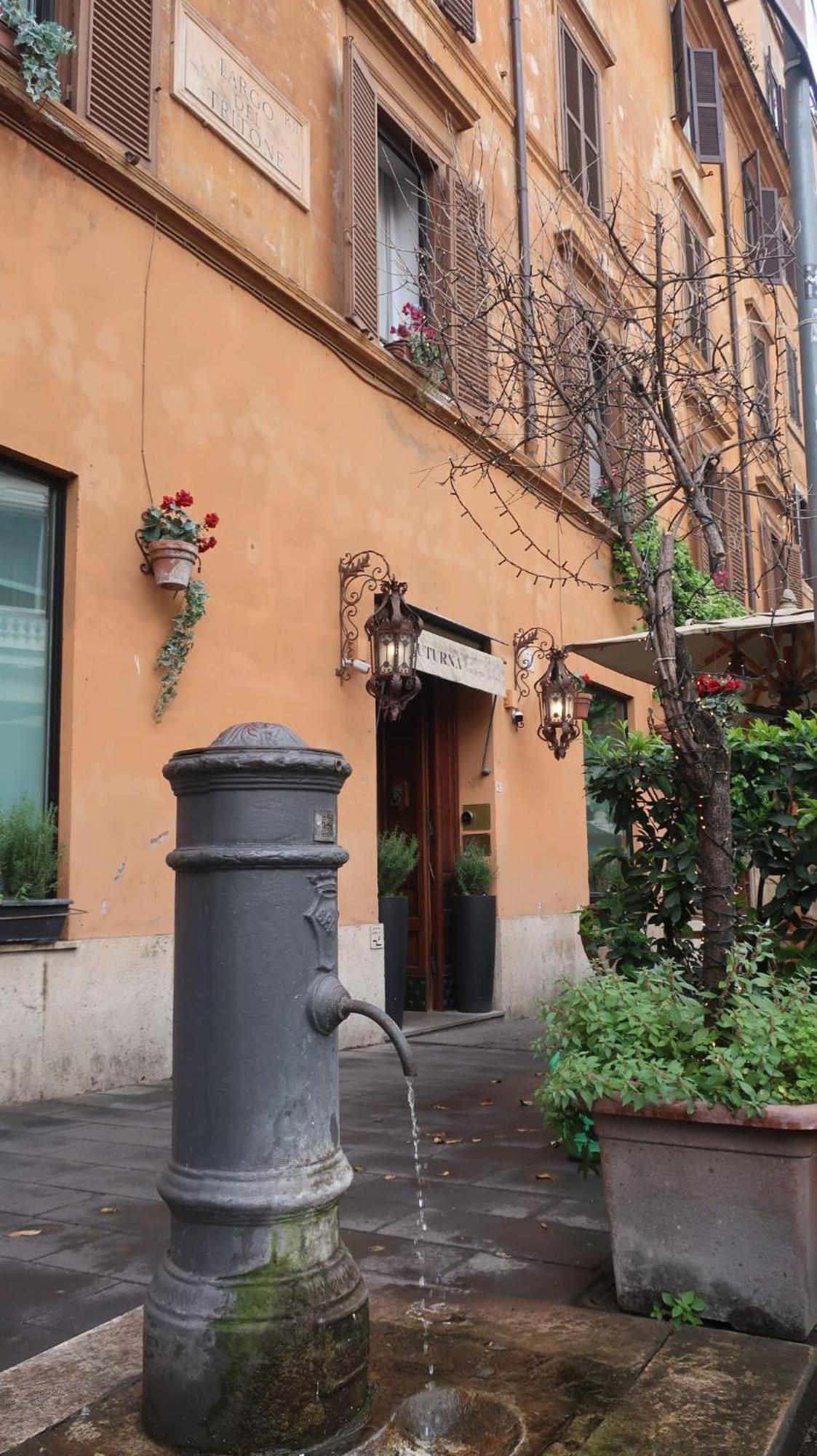 Giuturna Boutique 3*