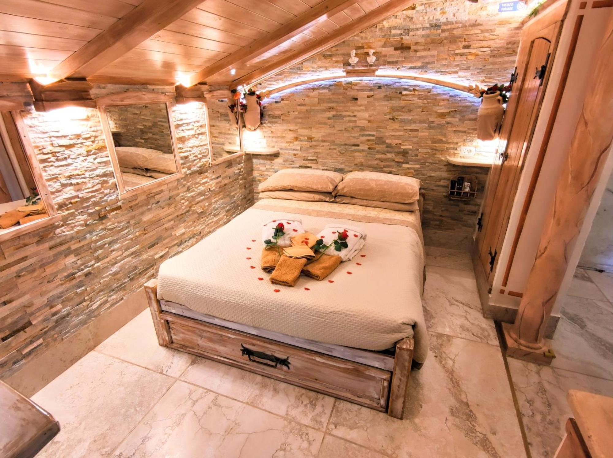 Domus Corneliae - Romantico Attico & Jacuzzi - Metro A Cornelia * Roma