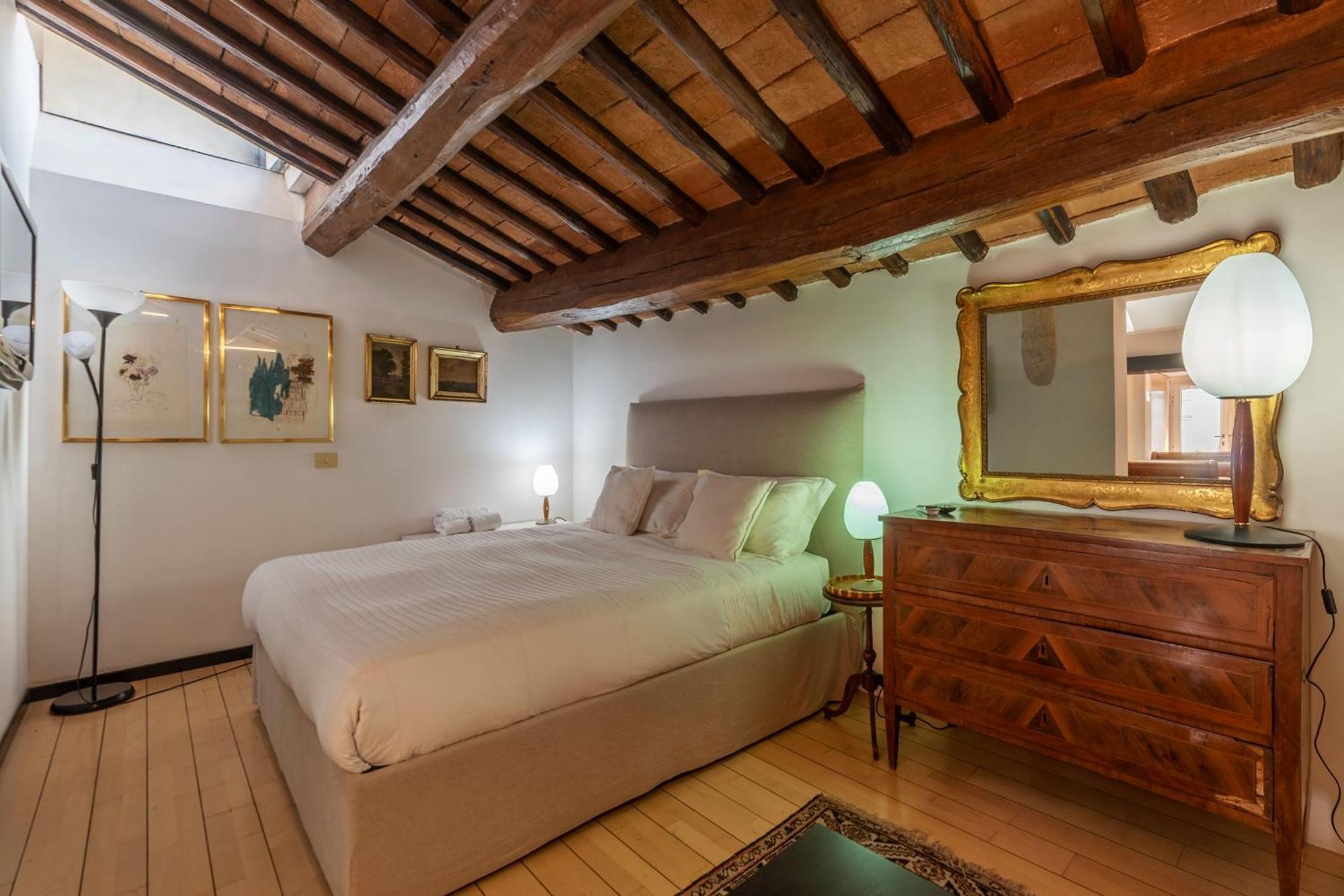 Orange With Bathroom And Shared Terrace Roma