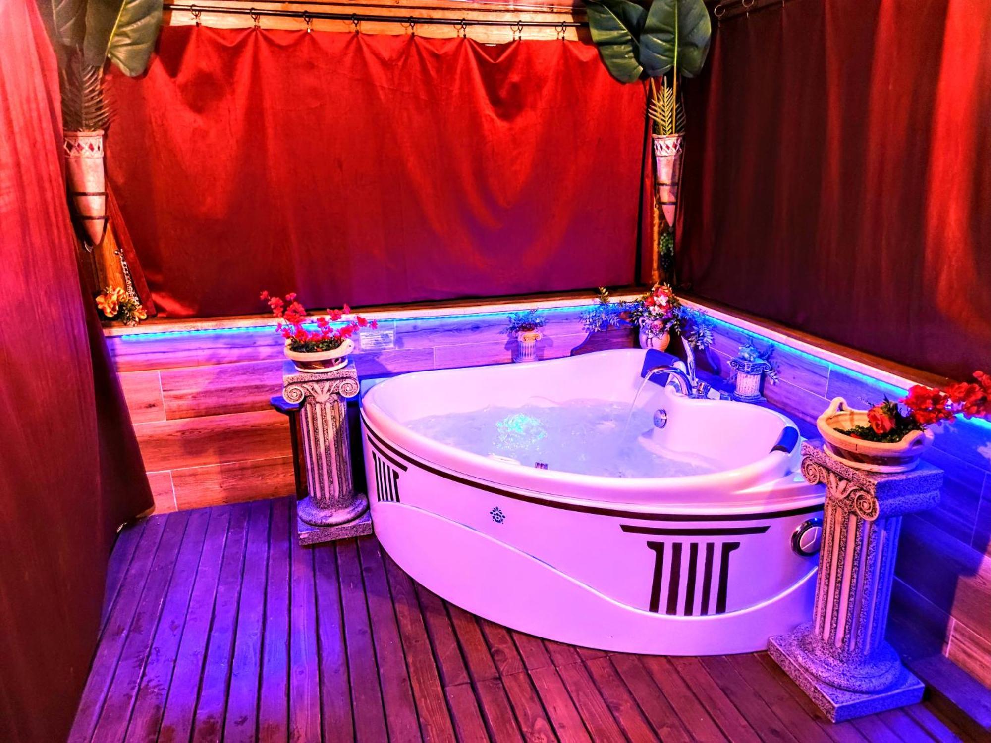 Domus Corneliae - Romantico Attico & Jacuzzi - Metro A Cornelia Appartamento *