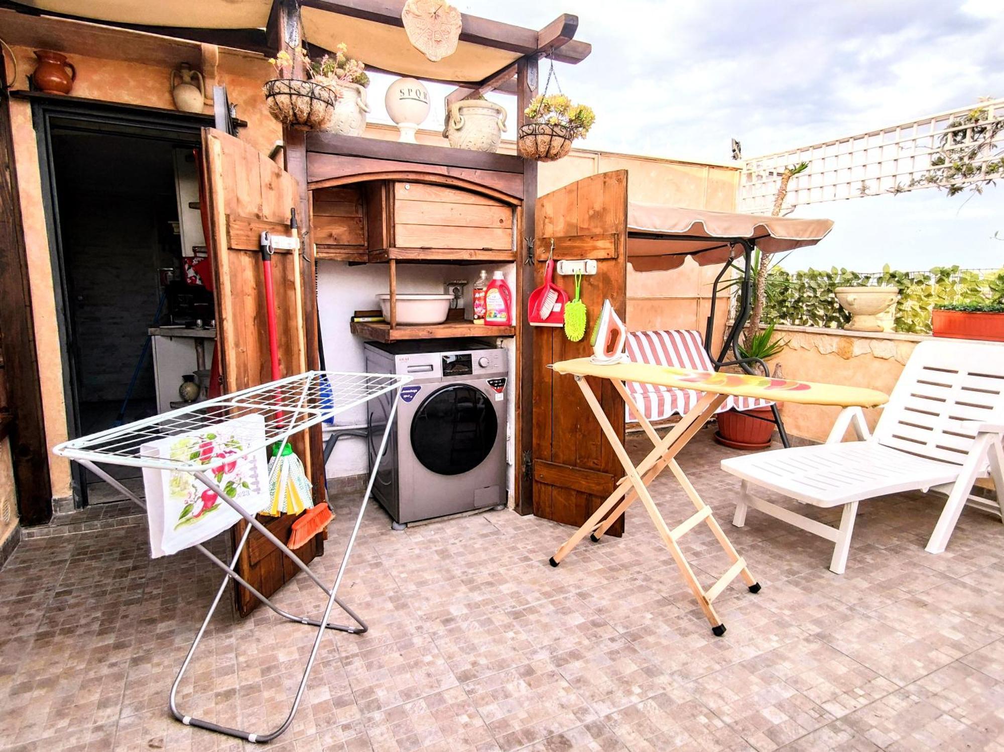 Appartamento Domus Corneliae - Romantico Attico & Jacuzzi - Metro A Cornelia