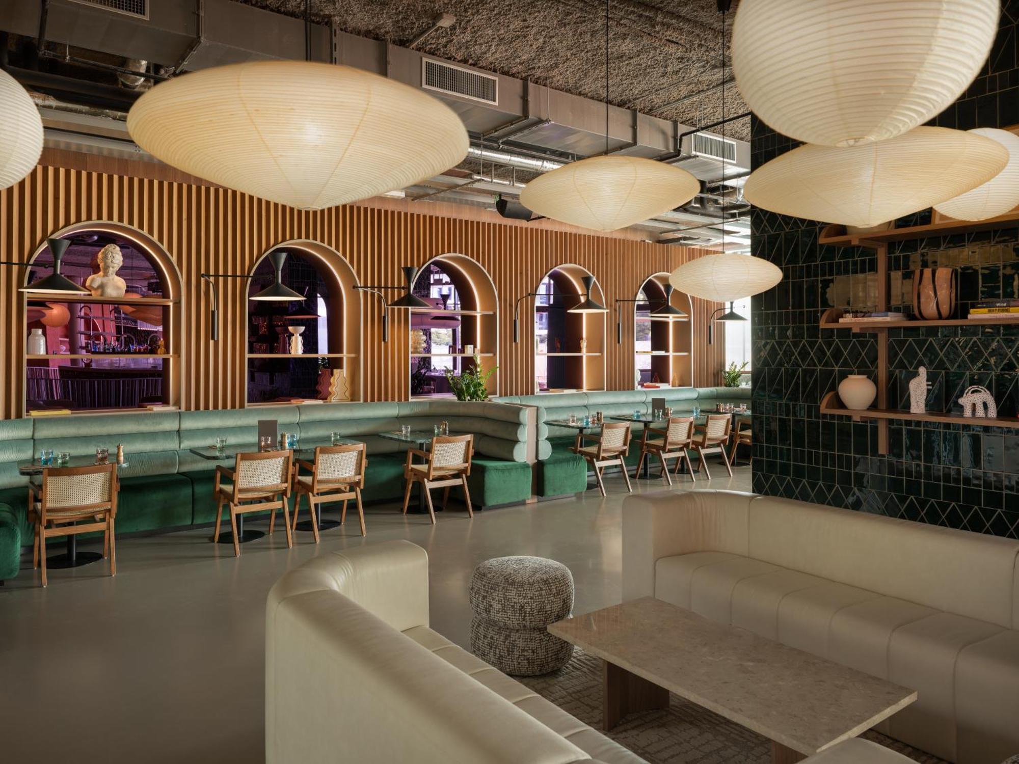 The Social Hub Extended * Rom