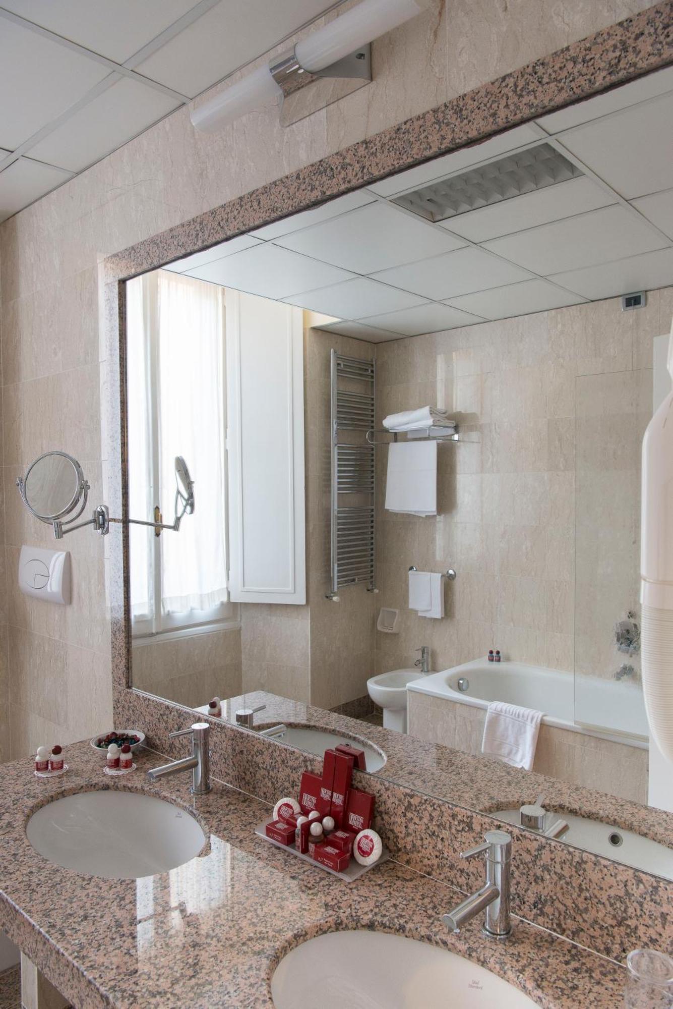 Hotel Bettoja Massimo D'azeglio 4*