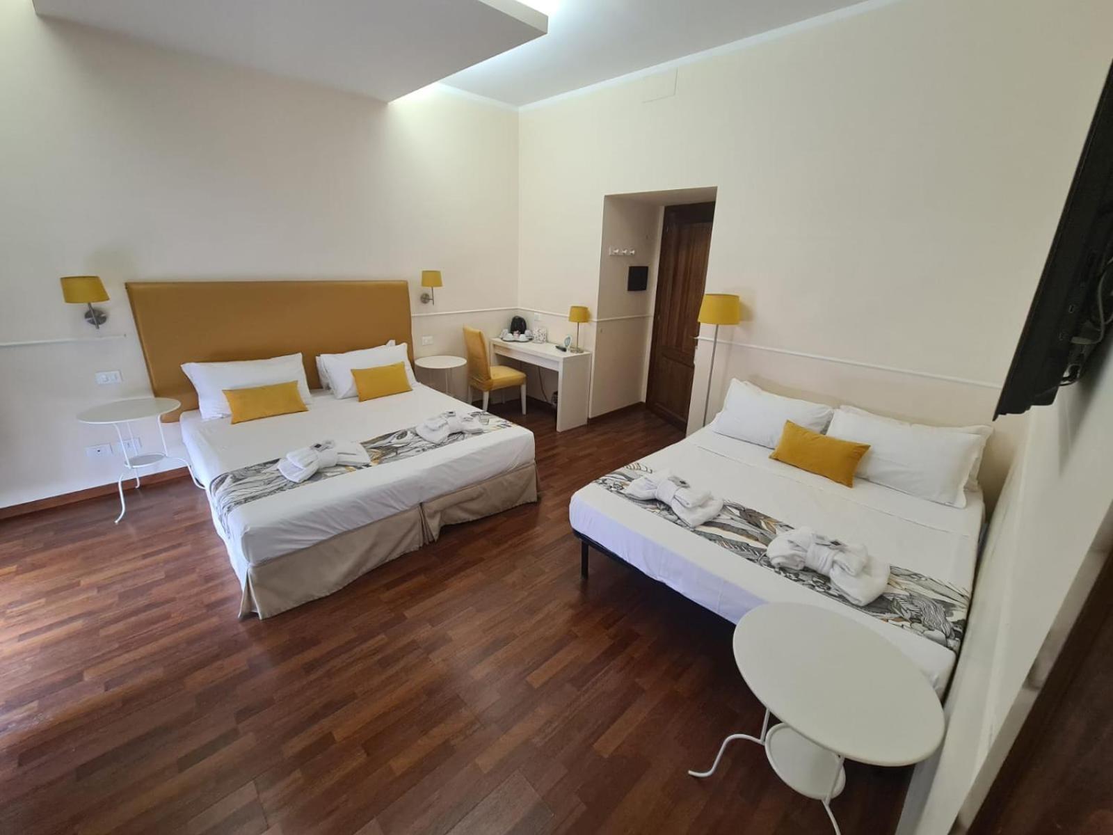 Alojamento de Acomodação e Pequeno-almoço Caesar Place 4*