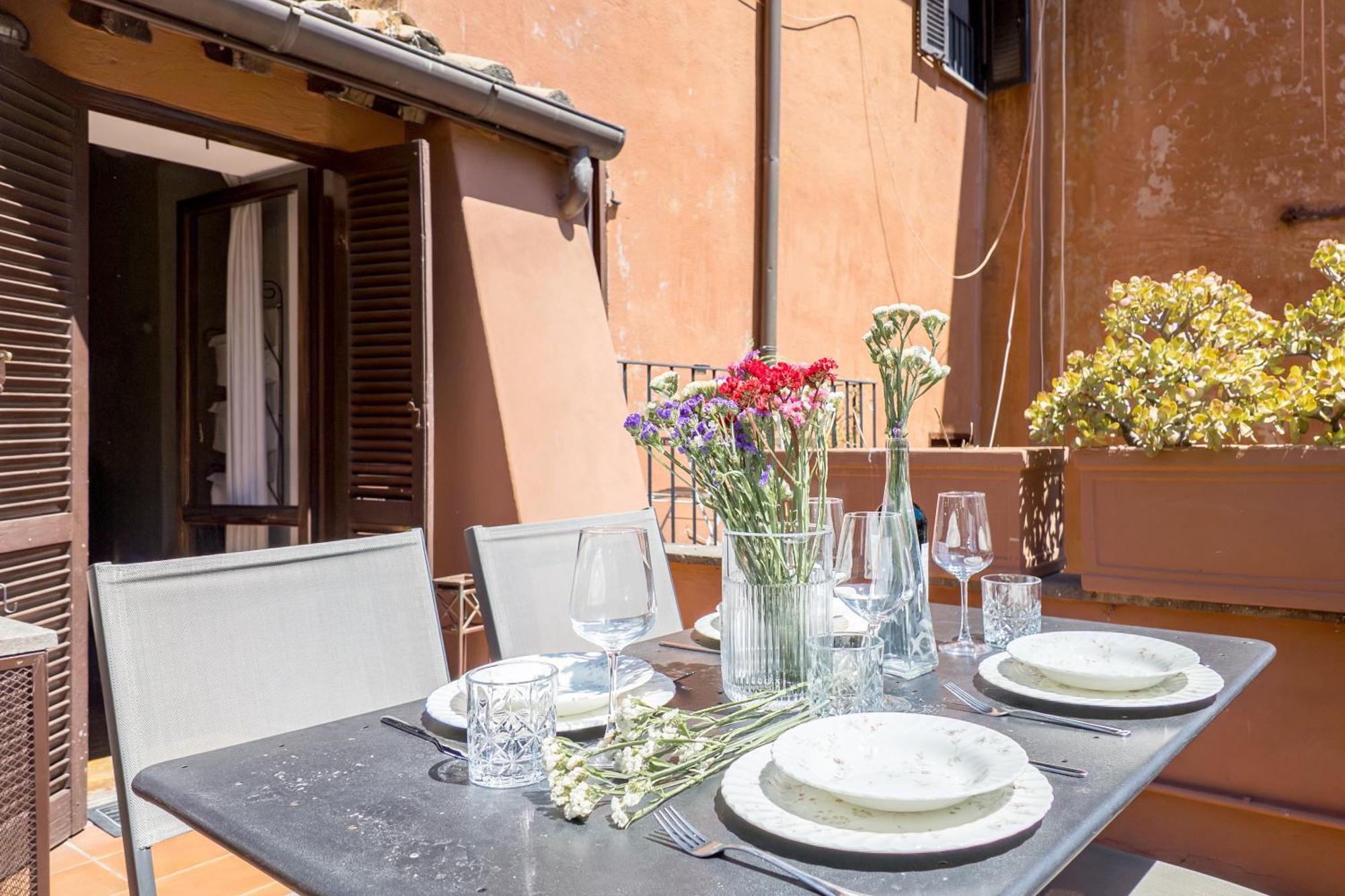 The Rent - Stylish In Trastevere District Apartment