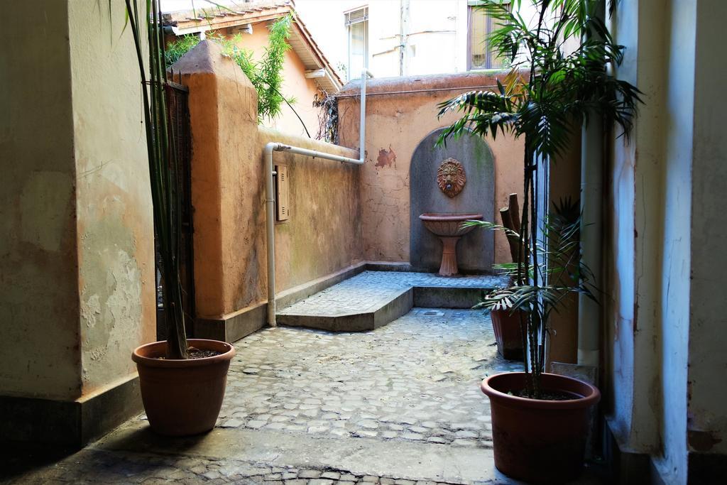 Scala In Trastevere * Roma