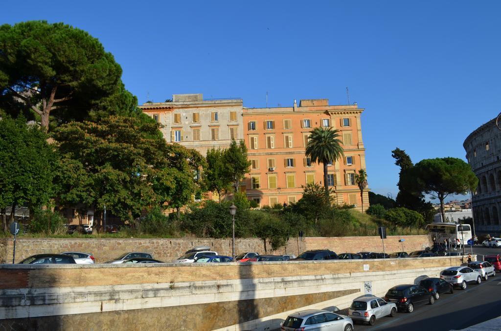 Apartamento Domus Chiara Al Colosseo Roma