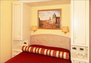 Relais Frattina 2*