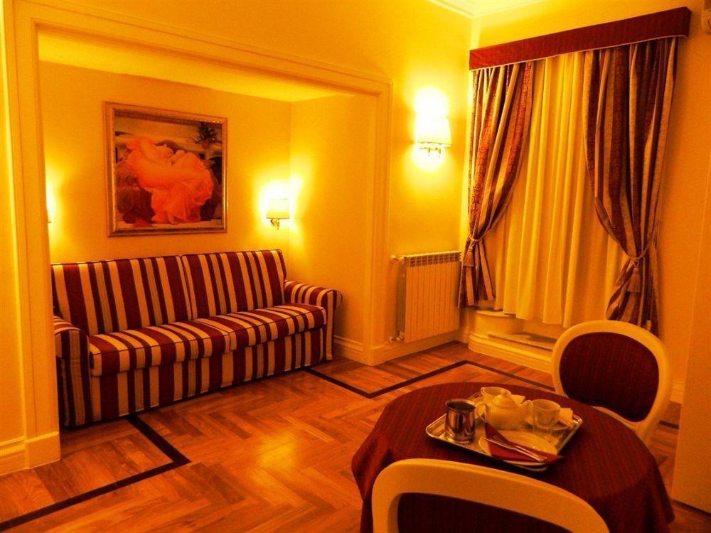 Relais Frattina 2*