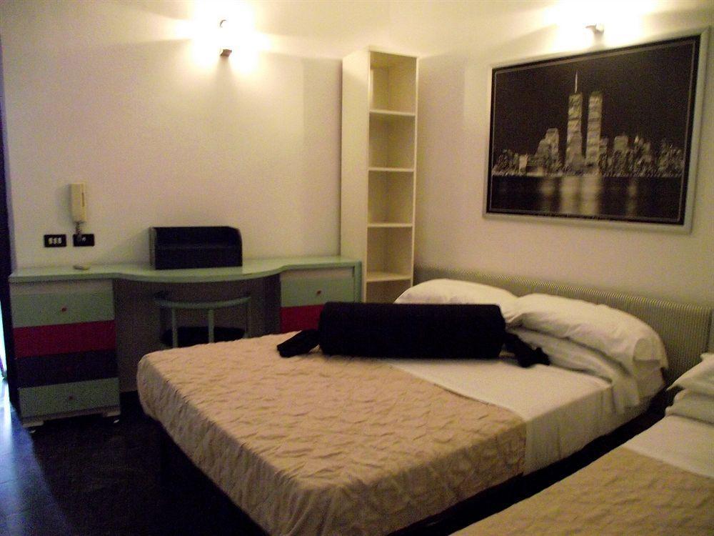 Elide Hotel