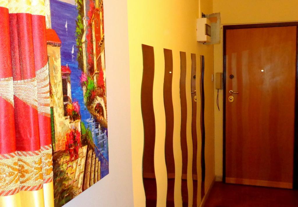 Casa Vacanza Frendy - Free Airport Transportation On Arrival If You Book An Apartment Of Minimum 3 Nights And 6 People Gasthof Rom
