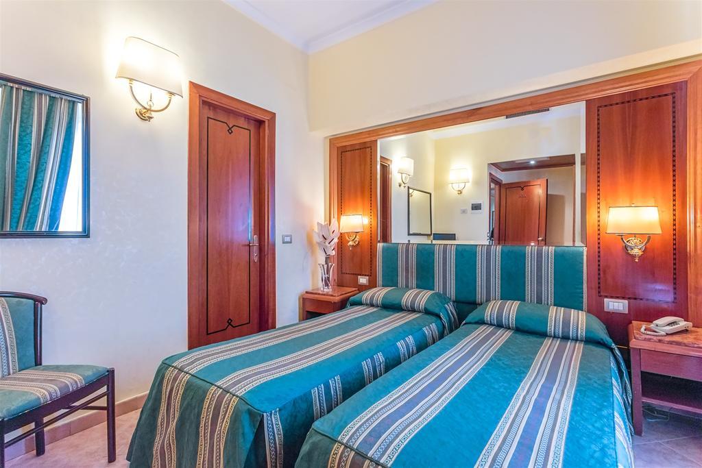 Raeli Floridia Hotel 3*