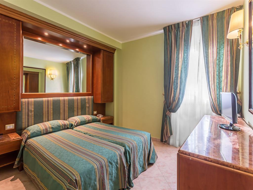 Raeli Siracusa 3* Roma