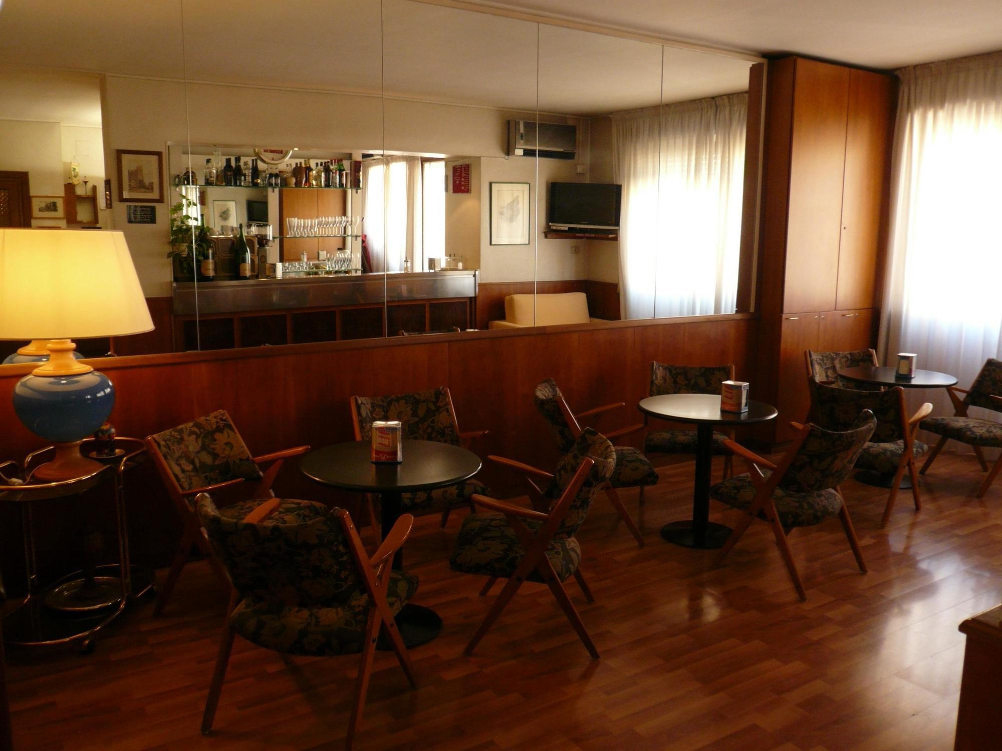 Radio Hotel Roma