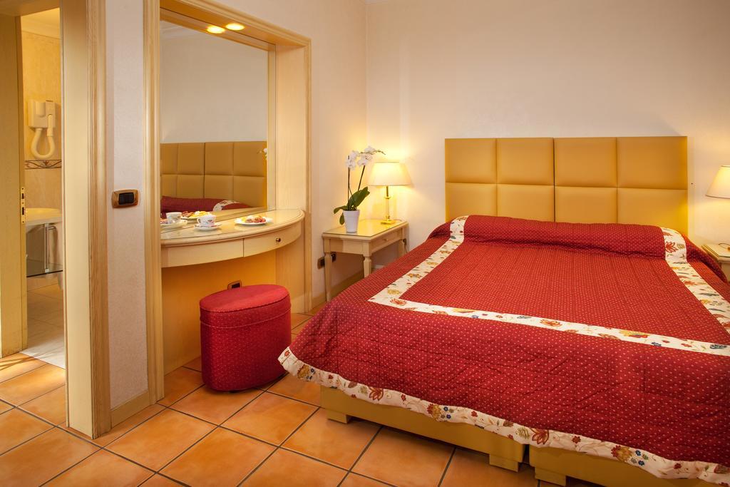 Piccolo Borgo Hotel 3*