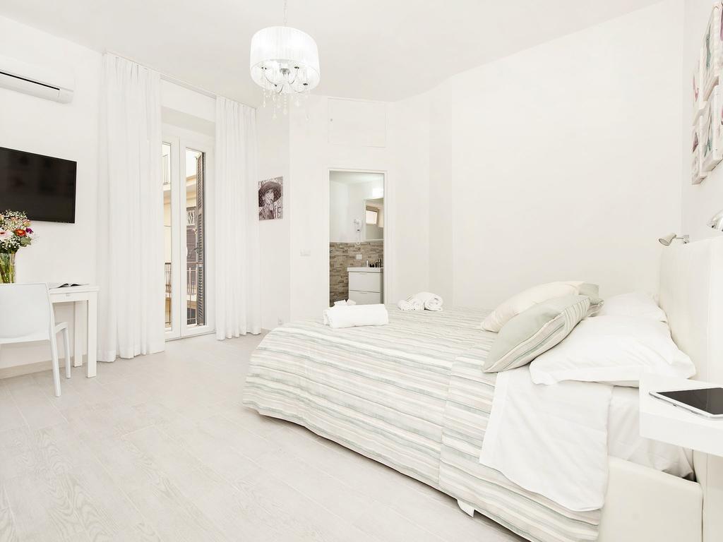White Flat Termini Apartment