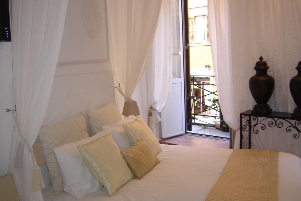 Domus Borgognona Hotel