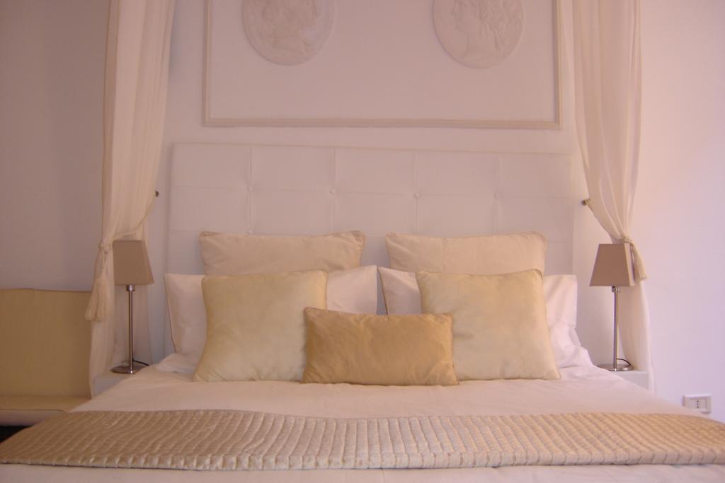 Domus Borgognona Hotel Roma