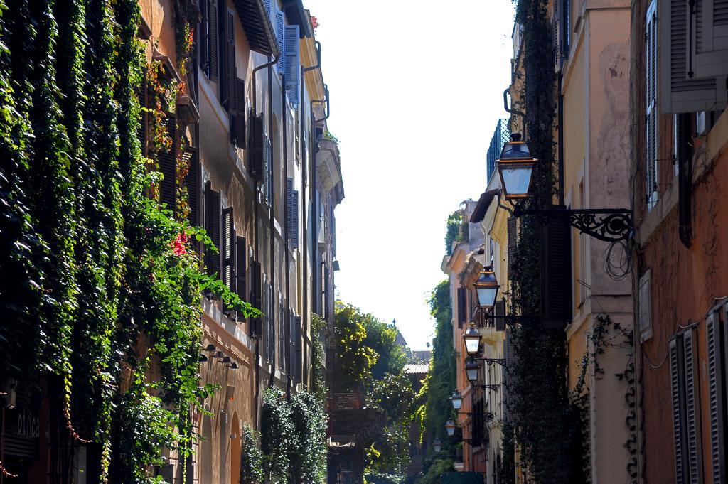 Margutta's Garden Rom