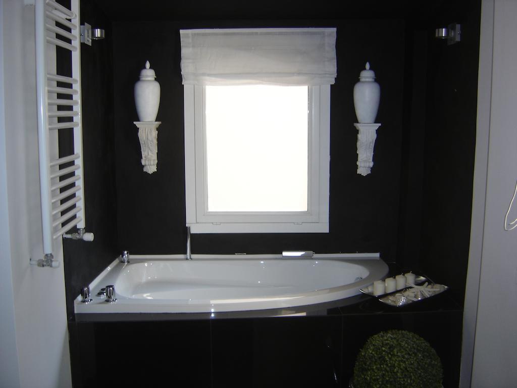 Hotel Domus Borgognona 2*