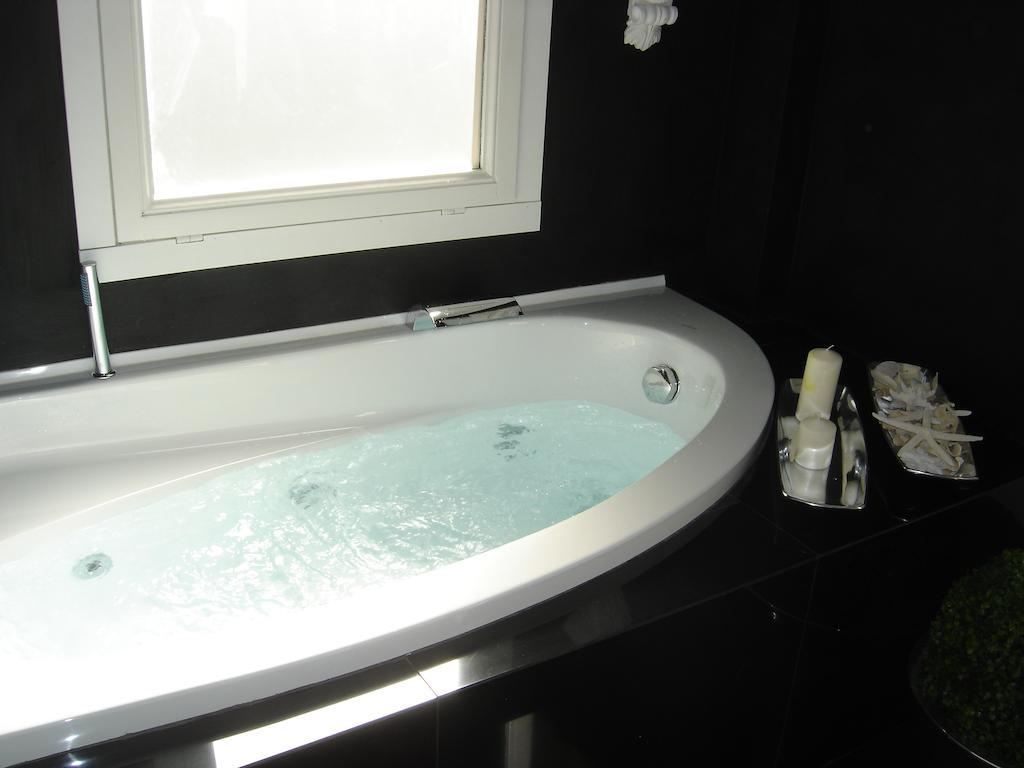 Hotel Domus Borgognona Roma