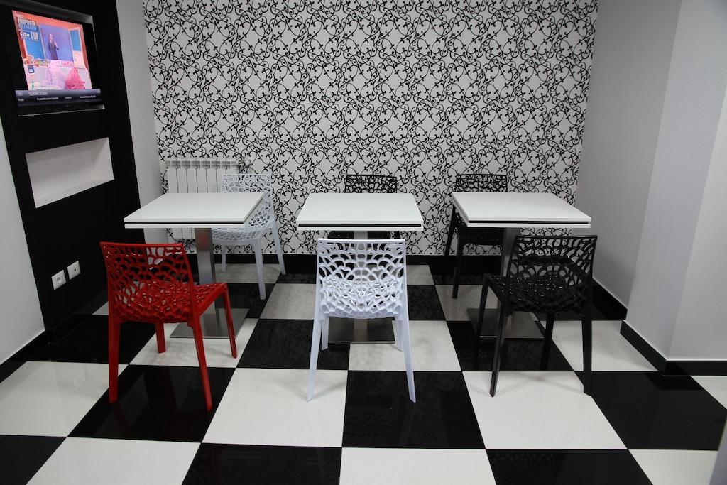 Alojamento de Acomodação e Pequeno-almoço Black & White G&g 2*