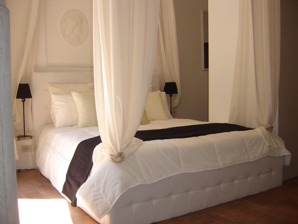 Domus Borgognona Hotel Roma
