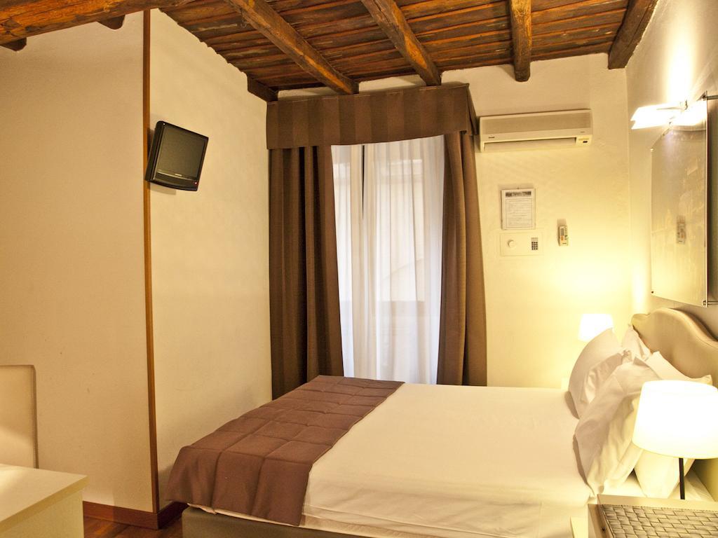 Hotel Navonapt 3*