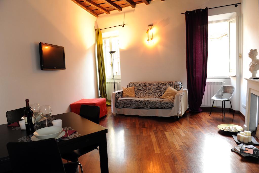 Apartment Lungara Rome