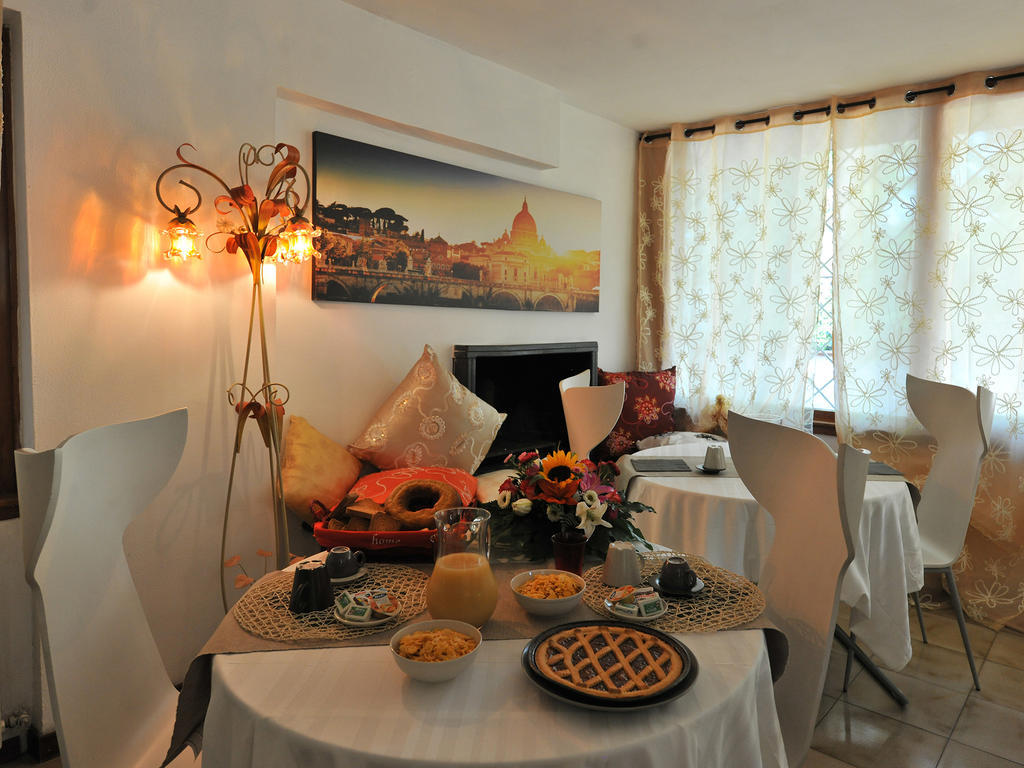Bed & Breakfast Domus Domiziana 2*
