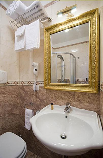 Hotel Domus Borgognona