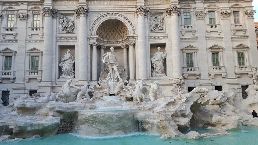 Una Finestra Su Monti Roma