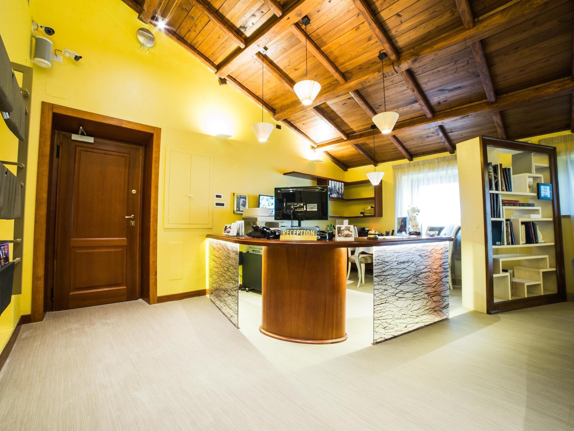 The Place 217 Hotell 2*
