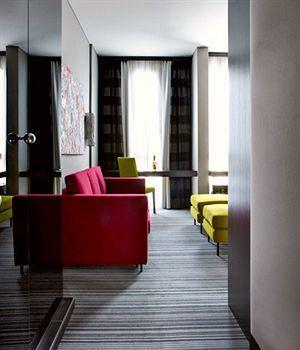 Twentyone Hotel