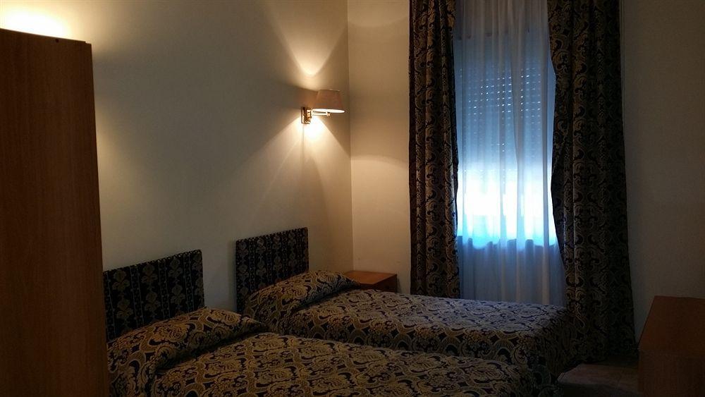 Industrial Hotel Roma