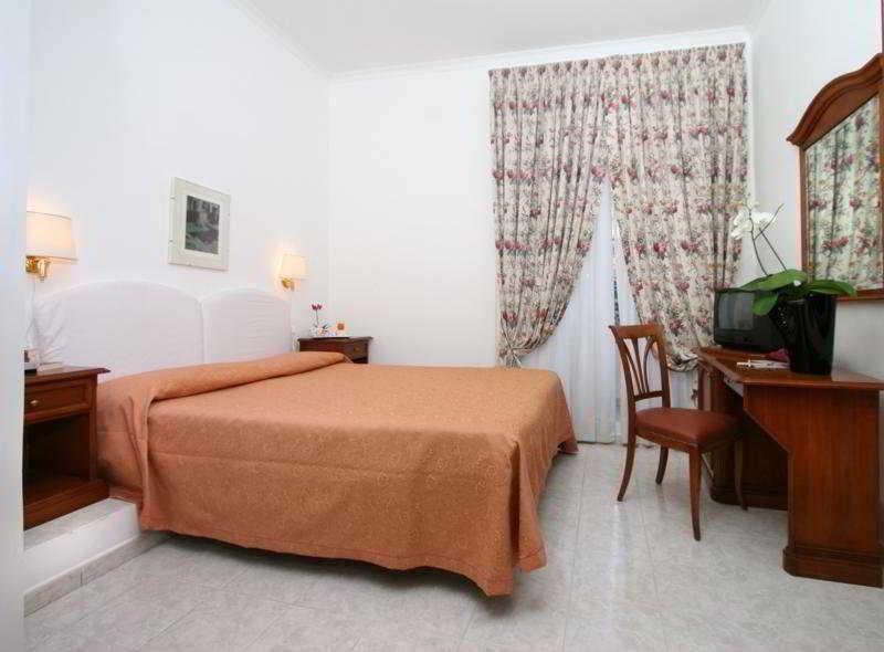 Hotell Chapter 4*
