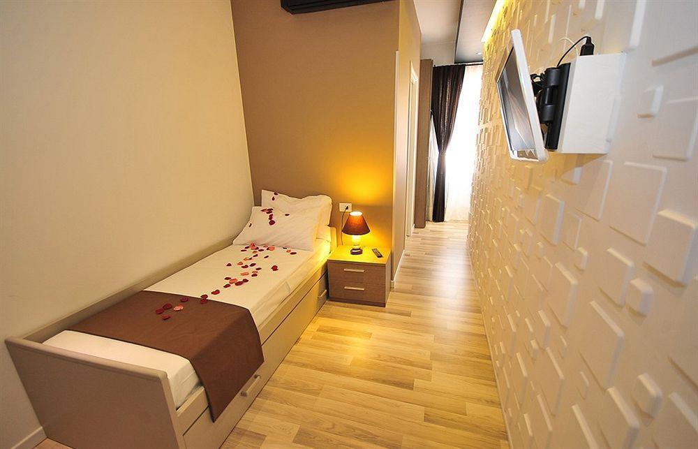 Living 2* Roma
